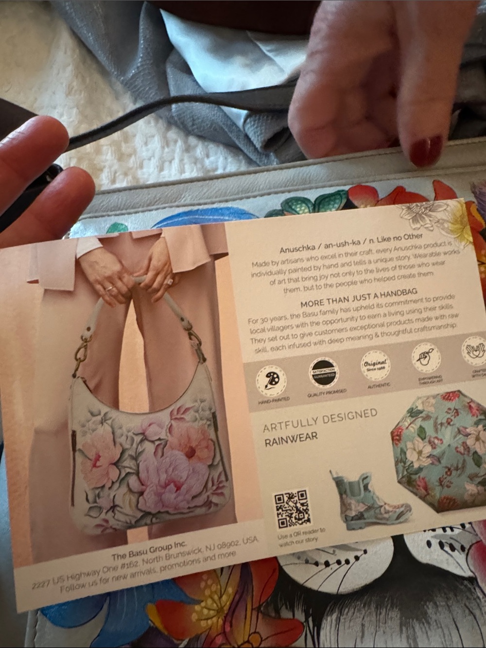 Anuschka Hand-Painted Floral Crossbody Bag in Light Gray with Multicolor Artwork - Picture 6 of 11